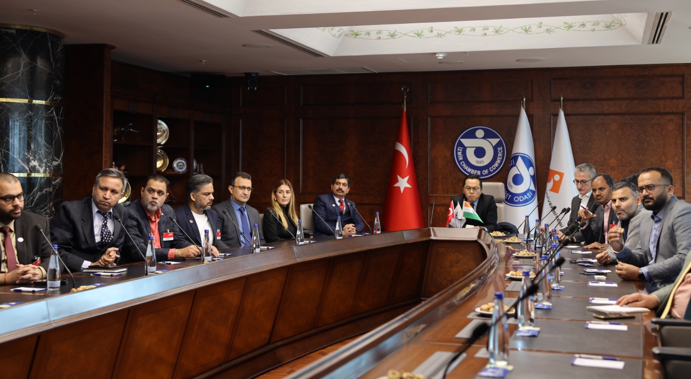 İzmir Ticaret Odası üyesi 34 firma ve 11 Hintli firma bir araya geldi.