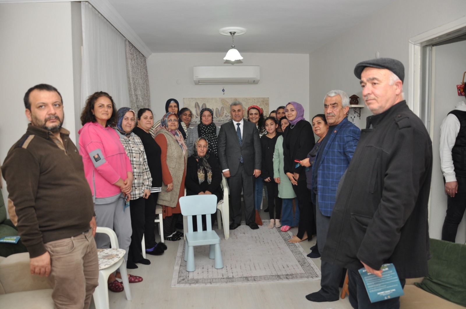 Mehmet Sadık Tunç, Karabağlar’ı Geziyor: “Sorunların Temelini Biliyoruz, Çözecek Ekip Biziz”