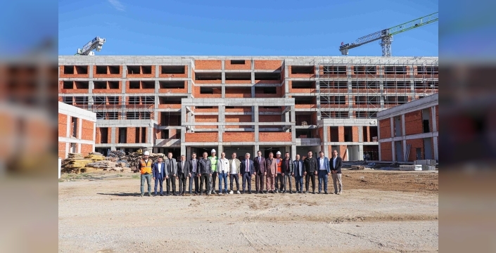 Mustafa Canbey Müjdeyi Verdi: Edremit Devlet Hastanesi'nde Fiziki Gerçekleşme %50'ye Ulaştı