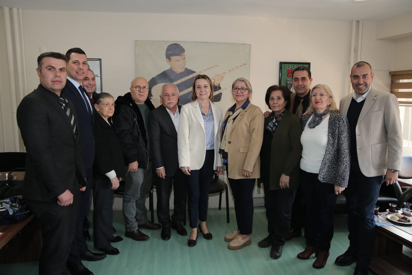 Mutlu, Konak’ta STK’larla buluştu