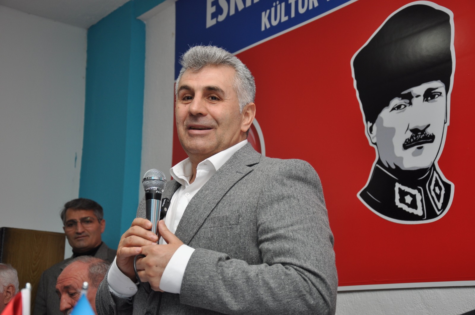 Tunç: “Karabağlar halkı herkese eşit, hizmette eşsiz bir belediyecilikle tanışacak”