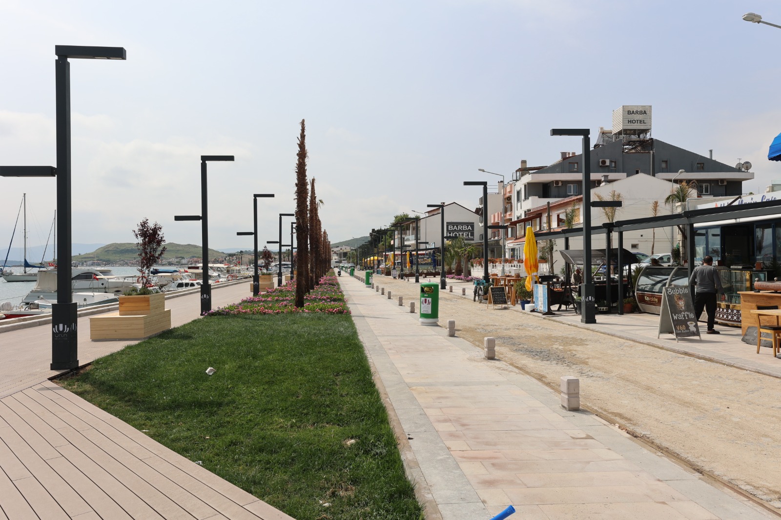 Urla’da Çeşmealtı ve İskele sahilleri ışıl ışıl