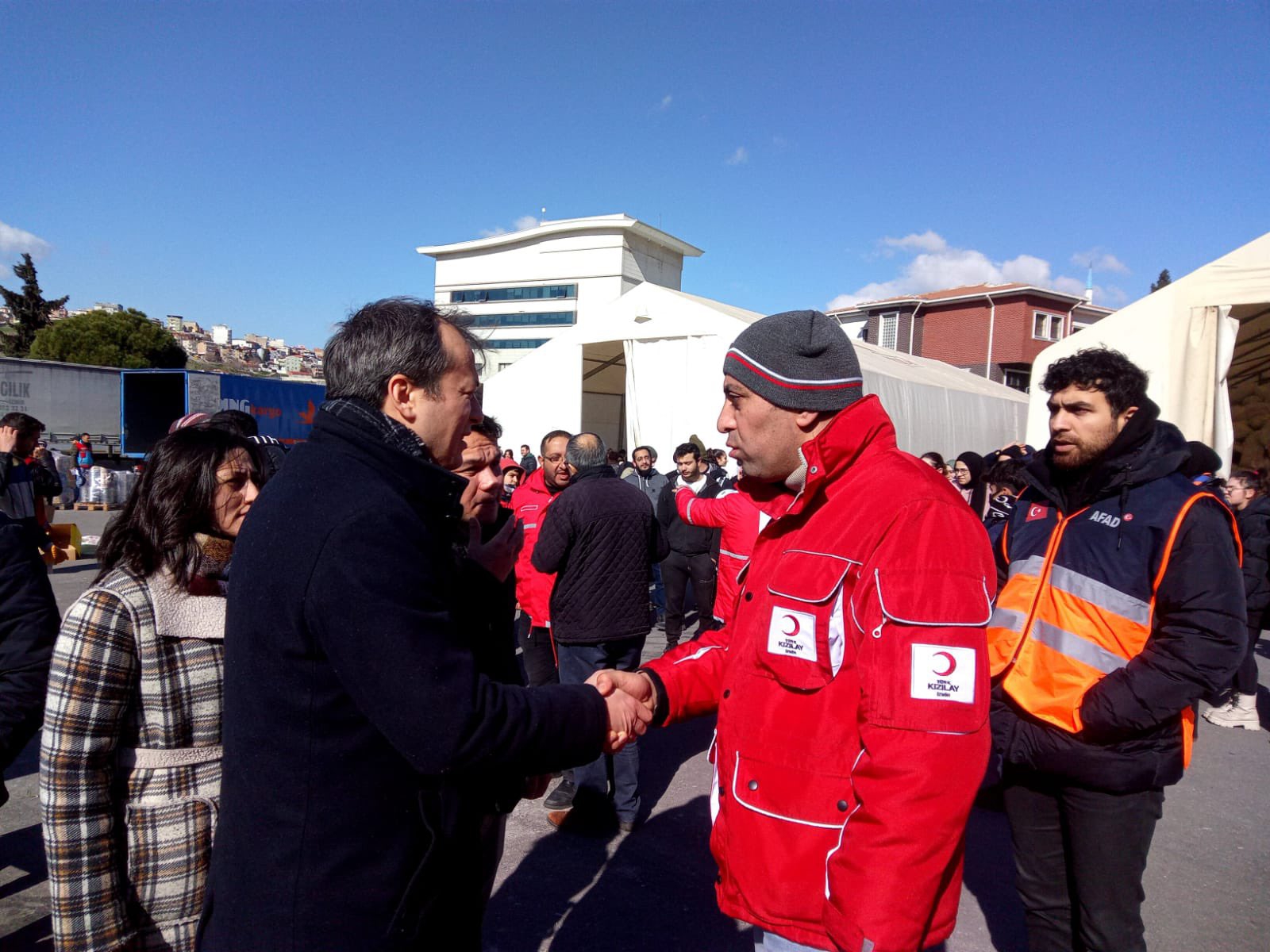Vatan Partisi İzmir İl Başkanlığı yardım köprüsünü kurdu